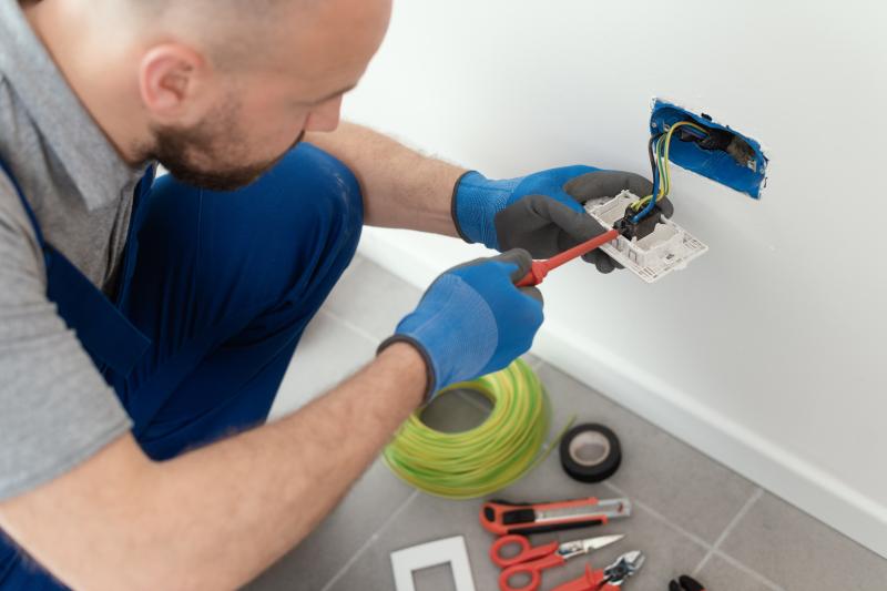 Comment choisir un électricien qualifié pour vos projets domestiques ?